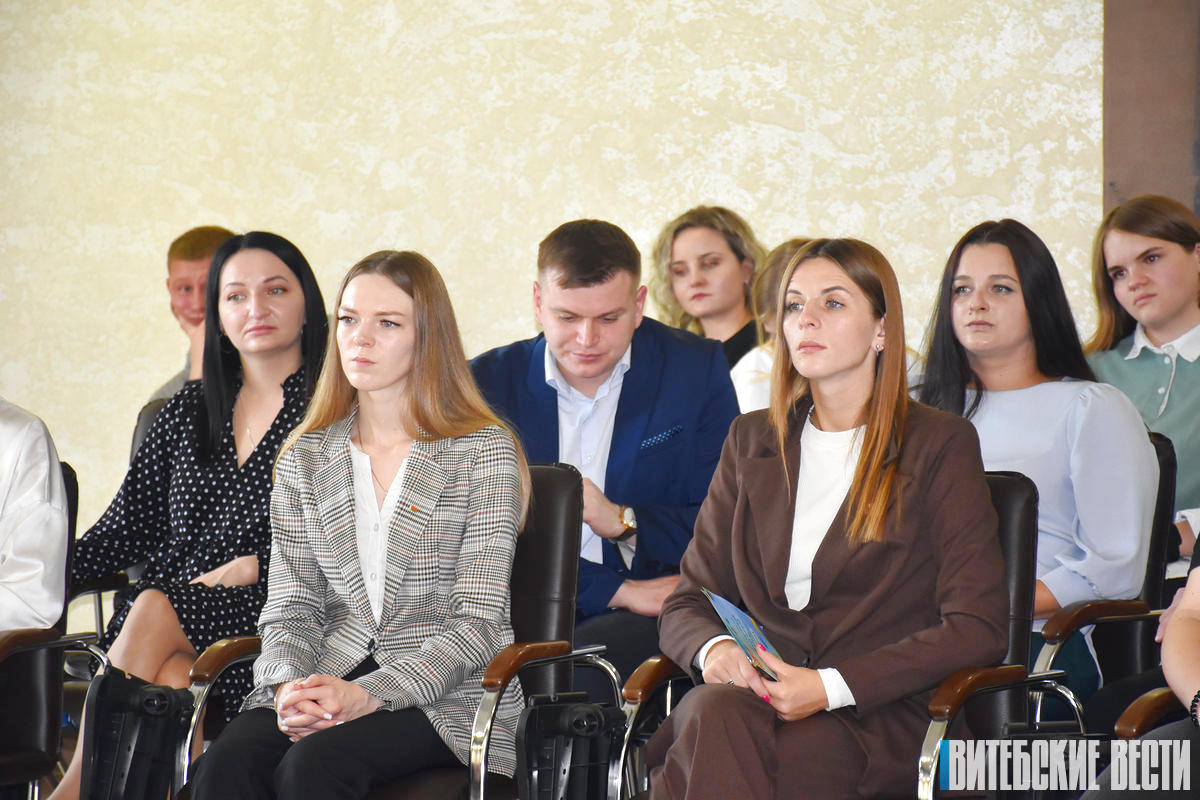 студенты молодежь