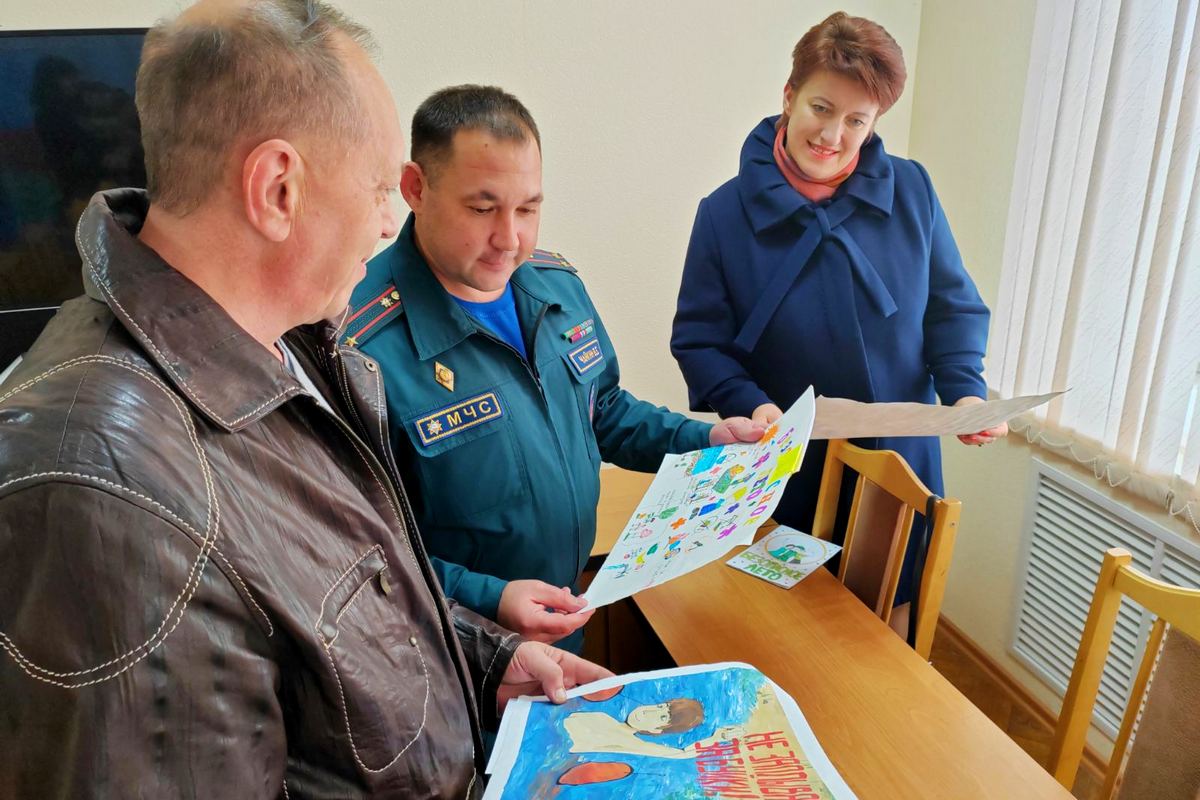 жюри конкурса 9 юных художников