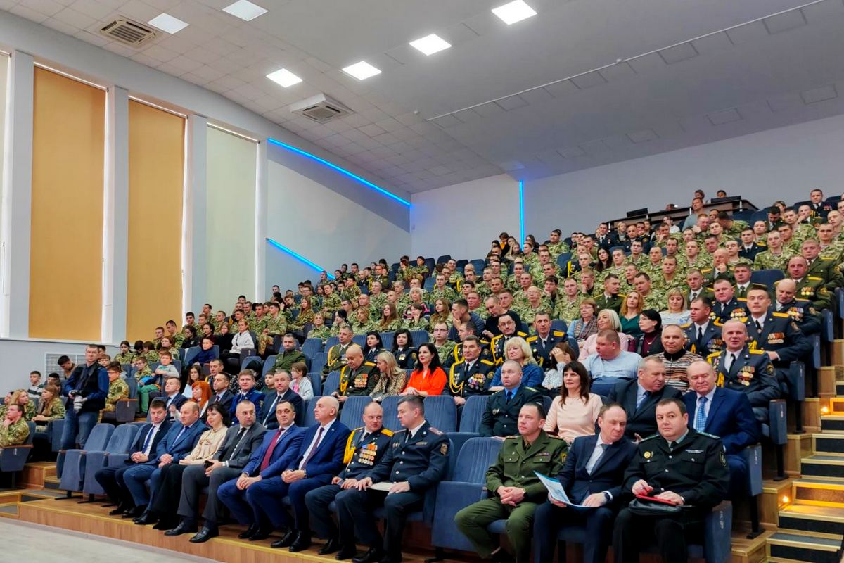 Никто, кроме нас